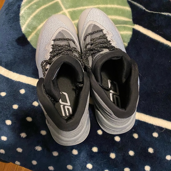 Under Armor - Picture 4 of 6